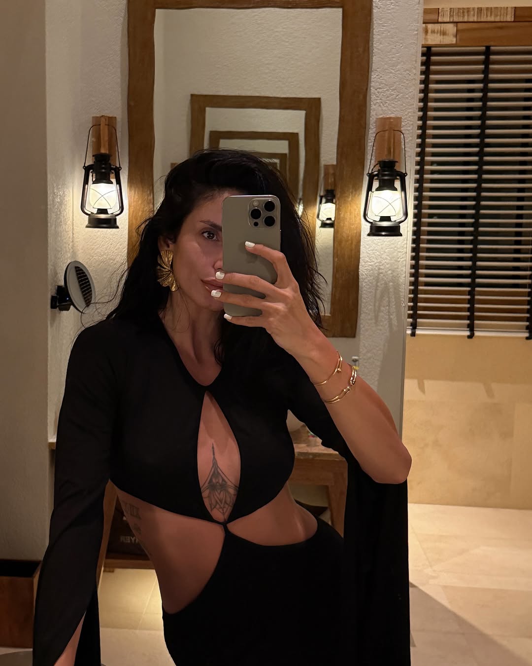 Ioana Grama, imagini de vis din vacanța din Seychelles: Au transformat tavanul camerei în piscină. Suma uriașă plătită pentru trei zile de cazare