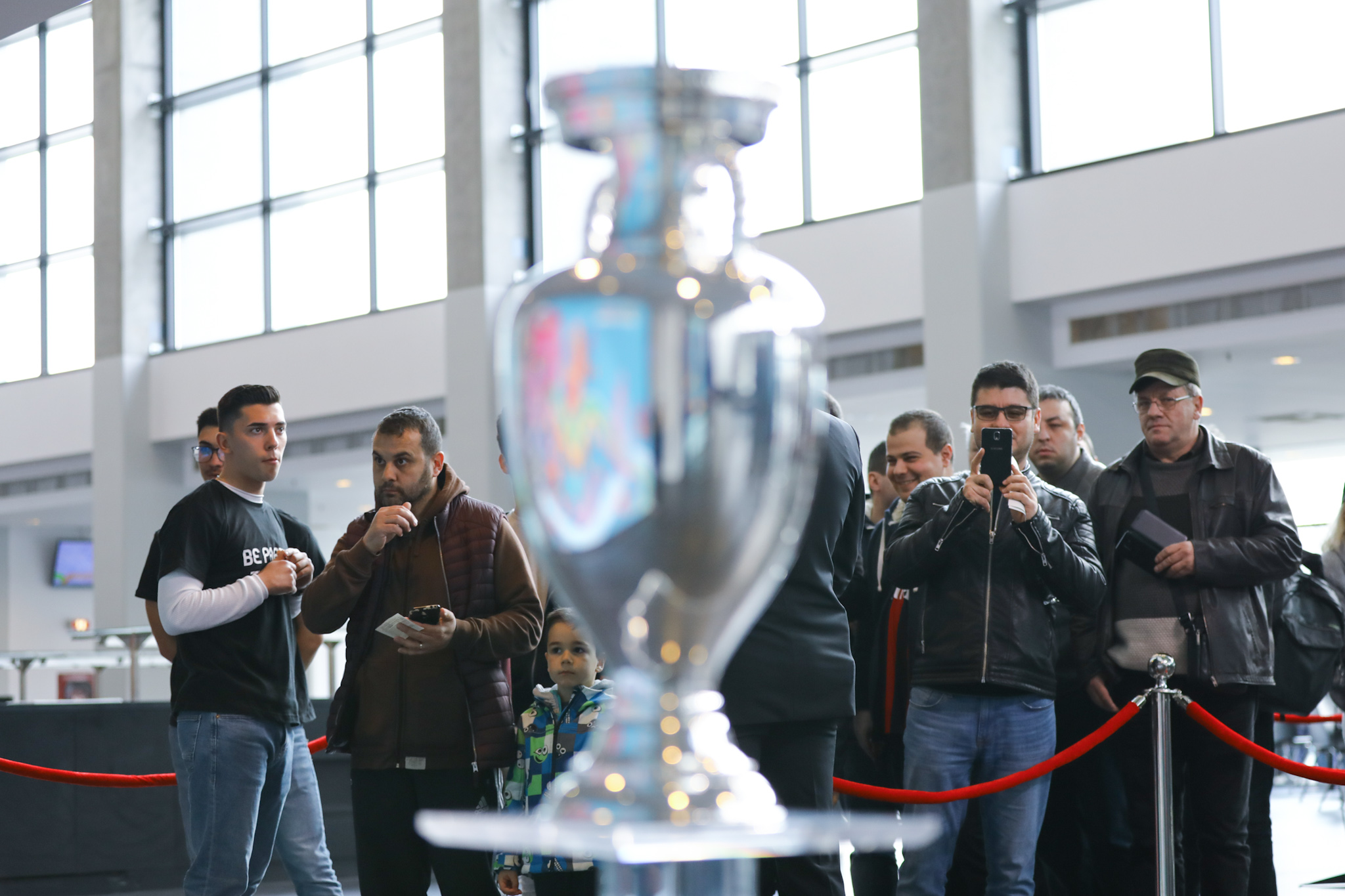 Trofeul CE 2020, la București. Cupa ”Henri Delaunay” a fost la Arena Națională. Sâmbătă, la Mega Mall | GALERIE FOTO&VIDEO