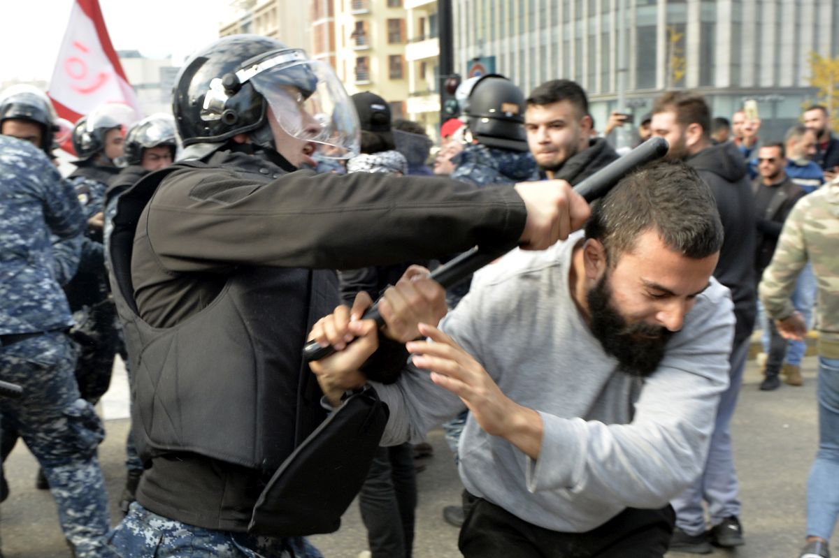 Săptămâna în imagini | ”Zilele furiei” în Liban, protestele care au zguduit regimul iranian și viața după erupția vulcanului filipinez Taal