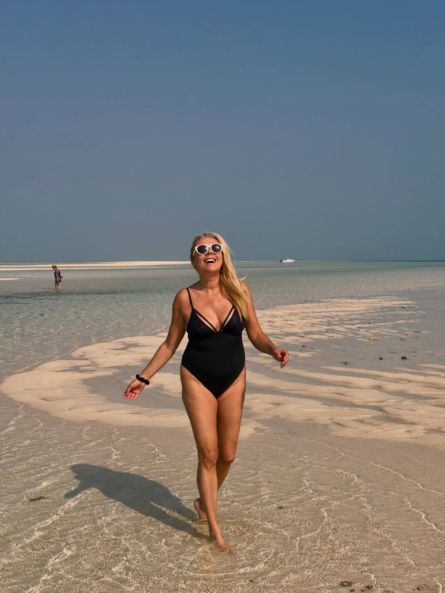 Imagini cu Dana Săvuică în costum de baie, la aproape 56 de ani. Și-a arătat formele: „Ca femeie, nu e ușor să îți accepți vârsta”