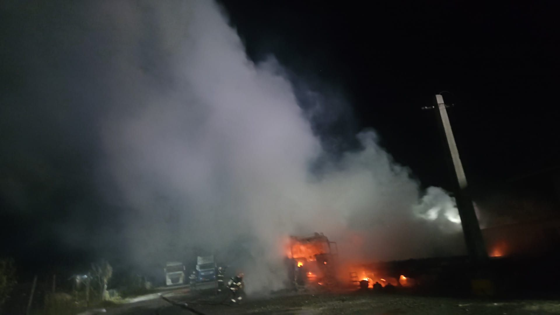 Incendiu în 2 Mai, județul Constanța. Mai multe cisterne au luat foc