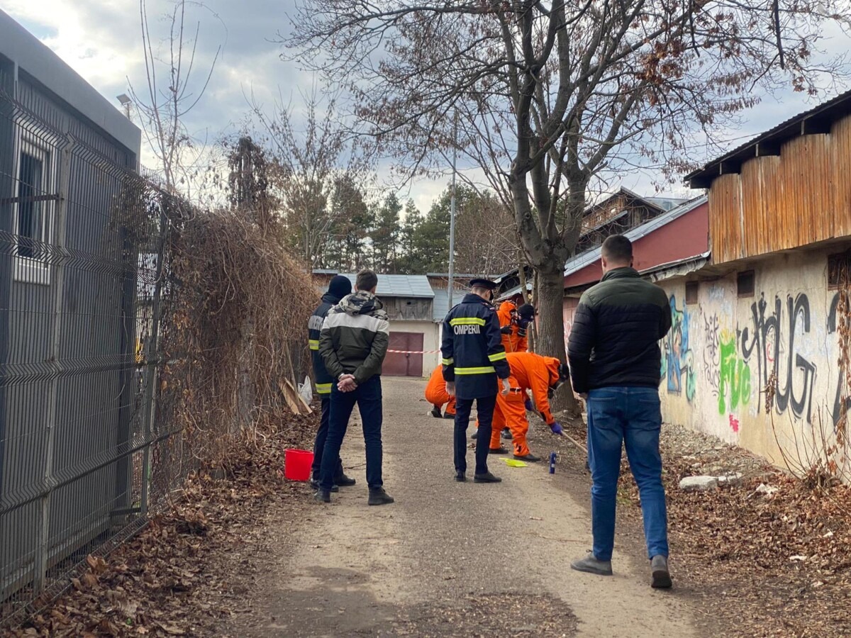 Mercur găsit în spatele unei școli din Suceava. ISU a decontaminat zona, iar Poliția face cercetări