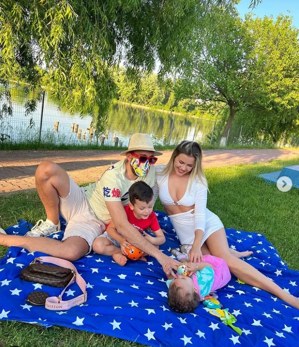 Emily Burghelea e însărcinată a doua oară. A ajuns la spital direct de la „Vorbește lumea”: „O să mai avem un copil”￼