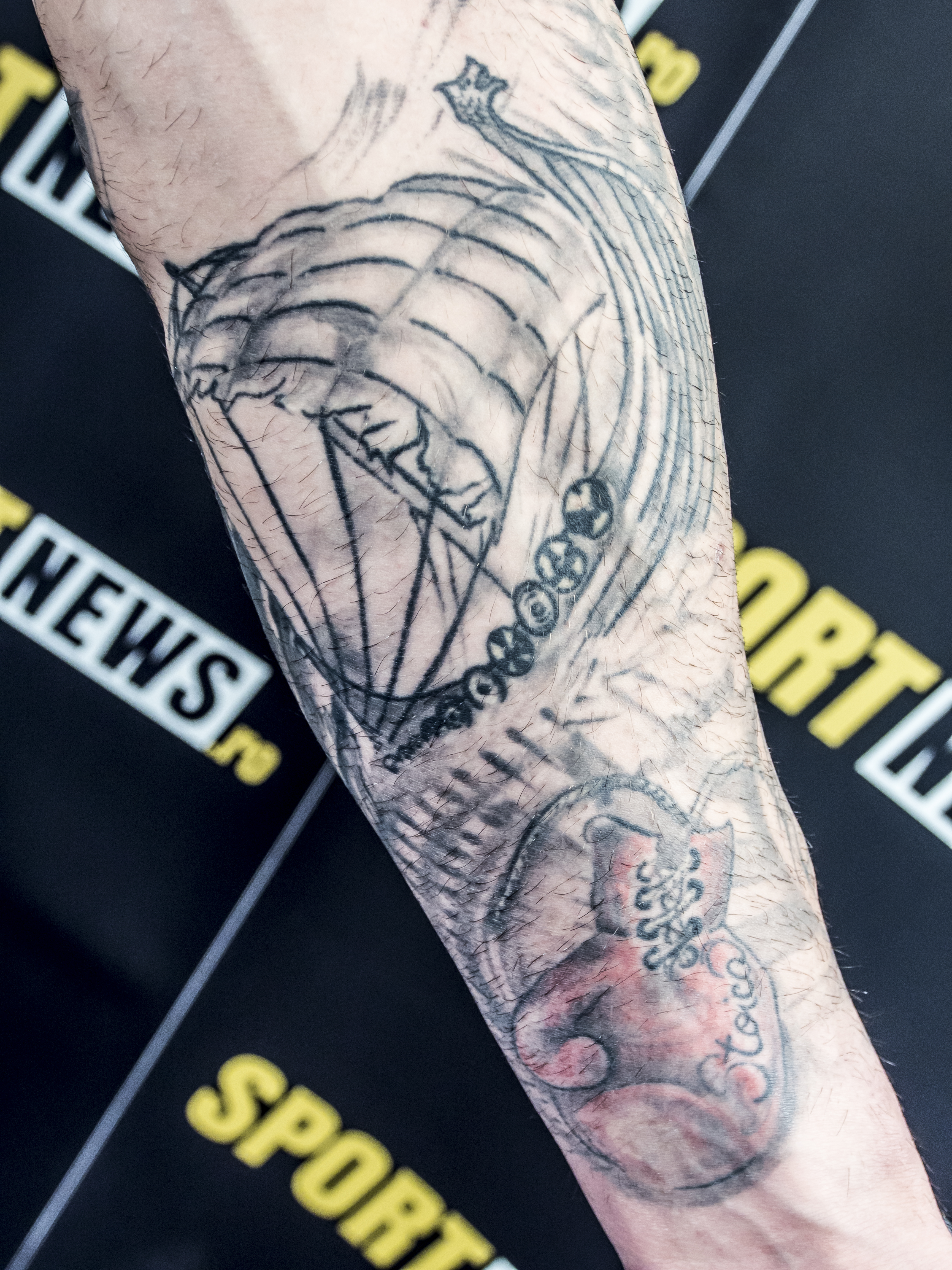 Bogdan Stoica îşi sperie adversarii cu tatuajele / GALERIE FOTO