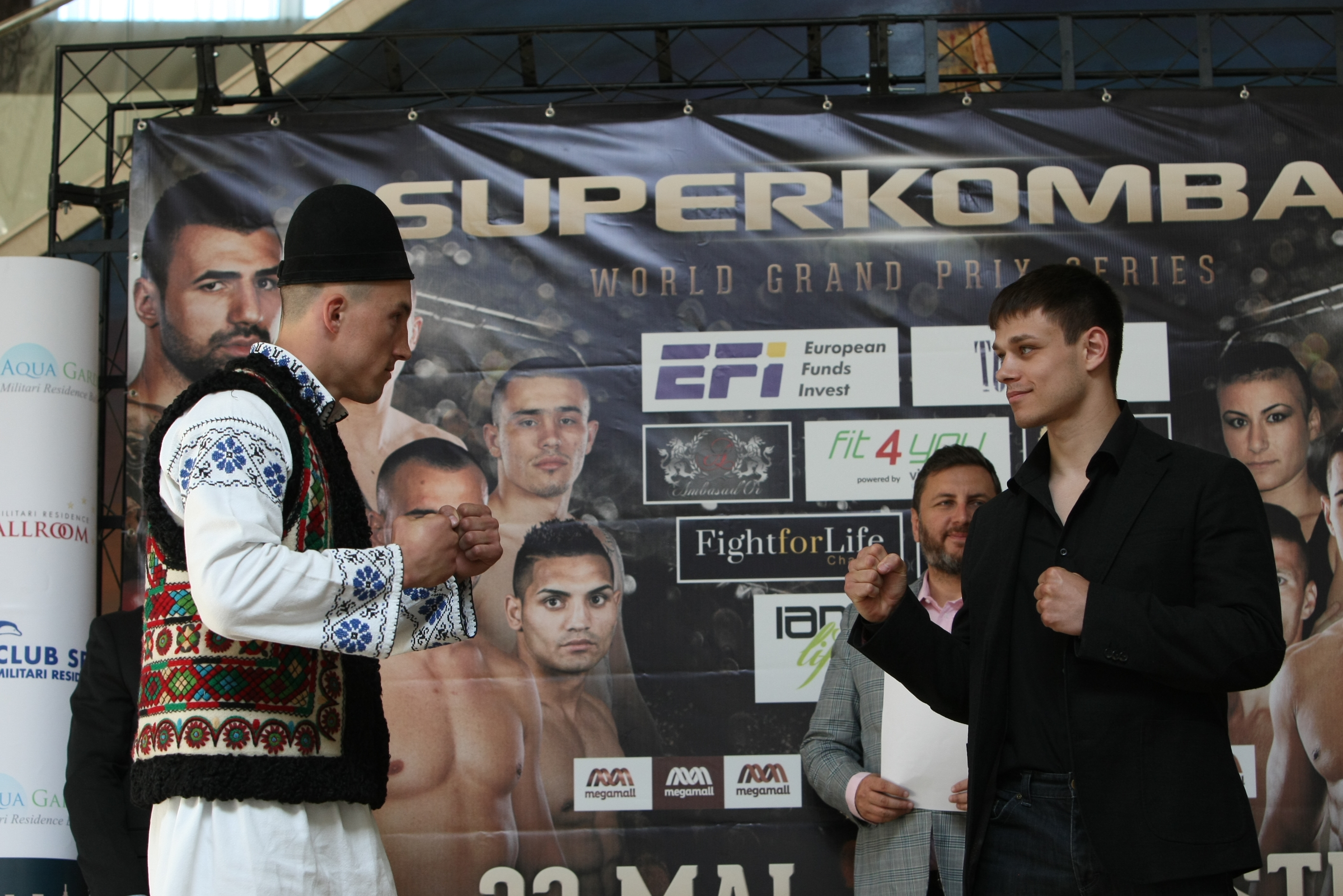 Luptătorii de la Superkombat București au trecut cu bine de proba cântarului oficial / GALERIE FOTO