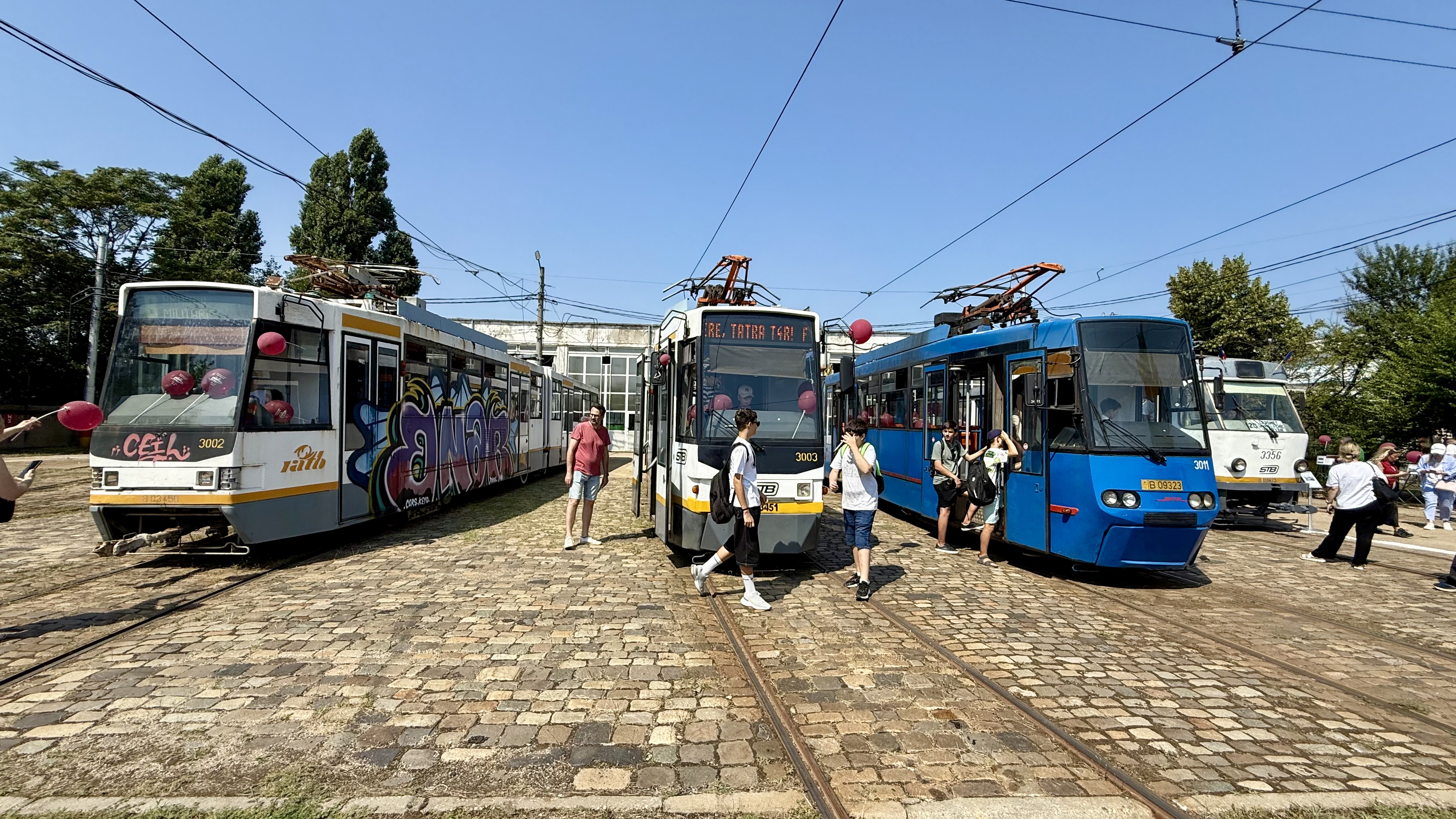 Ultima oprire pentru tramvaiele Tatra: Depoul Militari și-a deschis porțile pentru zeci de pasionați