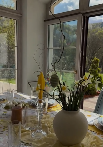 Imagini cu vila de la țară a Olguței Berbec. Conacul artistei de muzică populară impresionează prin aspectul elegant