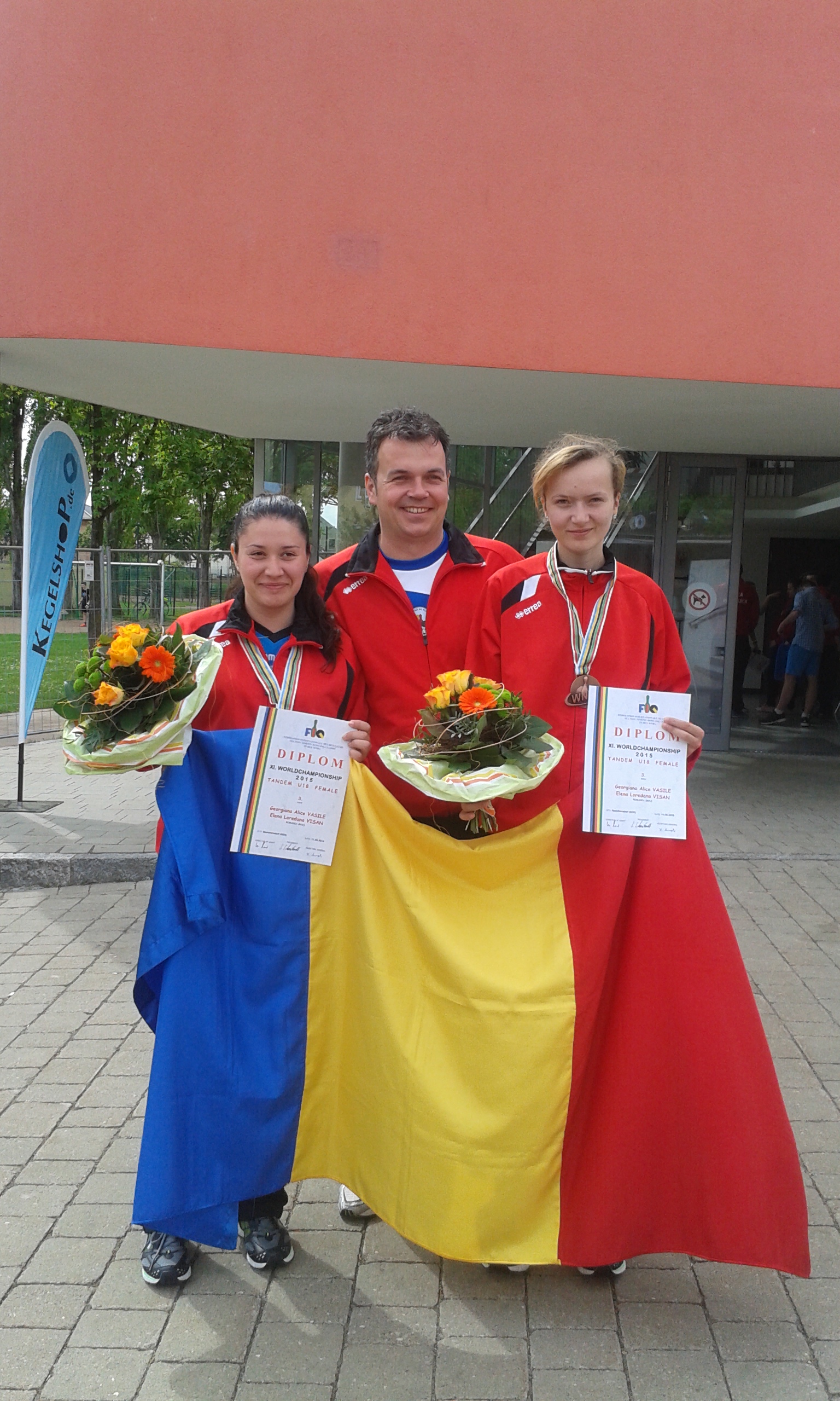 Popice de toată frumusețea! Alice, pericol public! Dărâmă tot ce prinde! Triplă campioană națională, are bronz european la tandem!