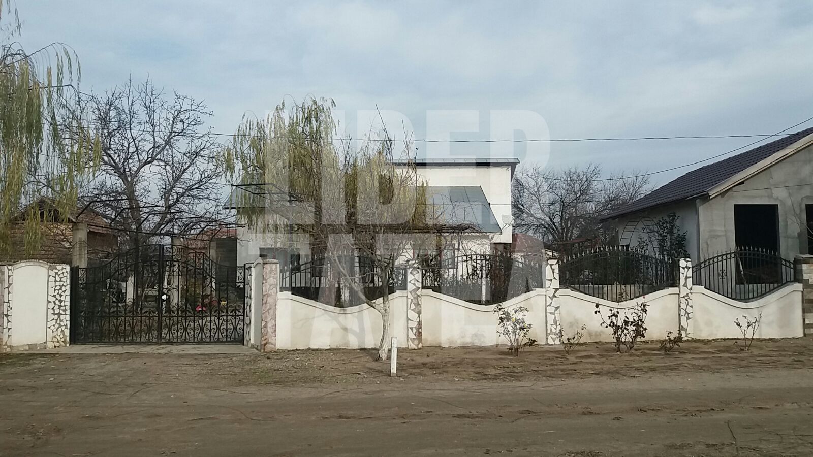 REPORTAJ: Două familii îndoliate după crima de la metrou. Alina, copilul adoptat de vecini din cauza sărăciei în care trăia