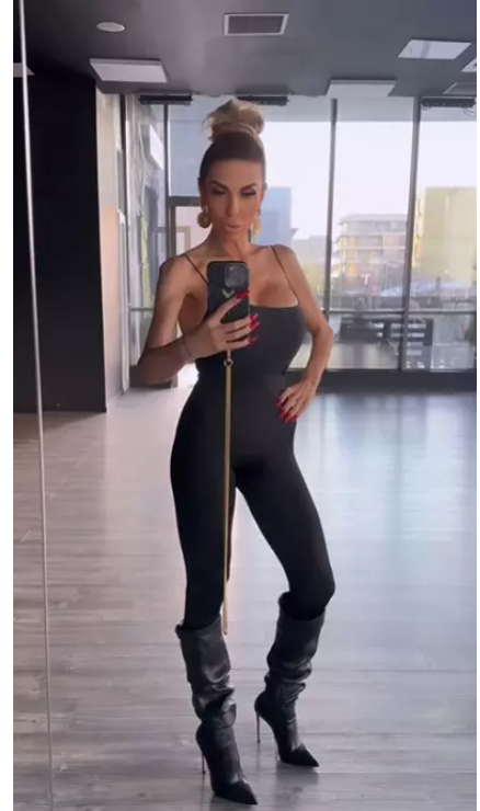 Imaginile cu Raluca Bădulescu au strâns peste 9.000 de aprecieri. Vedeta s-a pozat cu bustul la vedere. Cum arată la 49 de ani