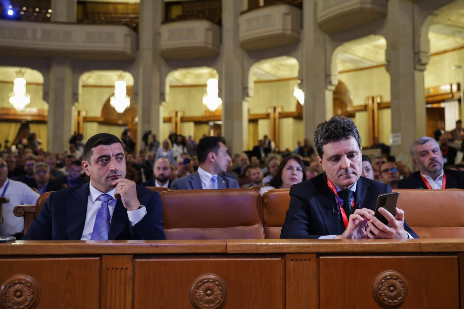 Nicușor Dan vs George Simion. Ce au spus la prima confruntare înaintea turului 2 al alegerilor prezidențiale, la Congresul BNS