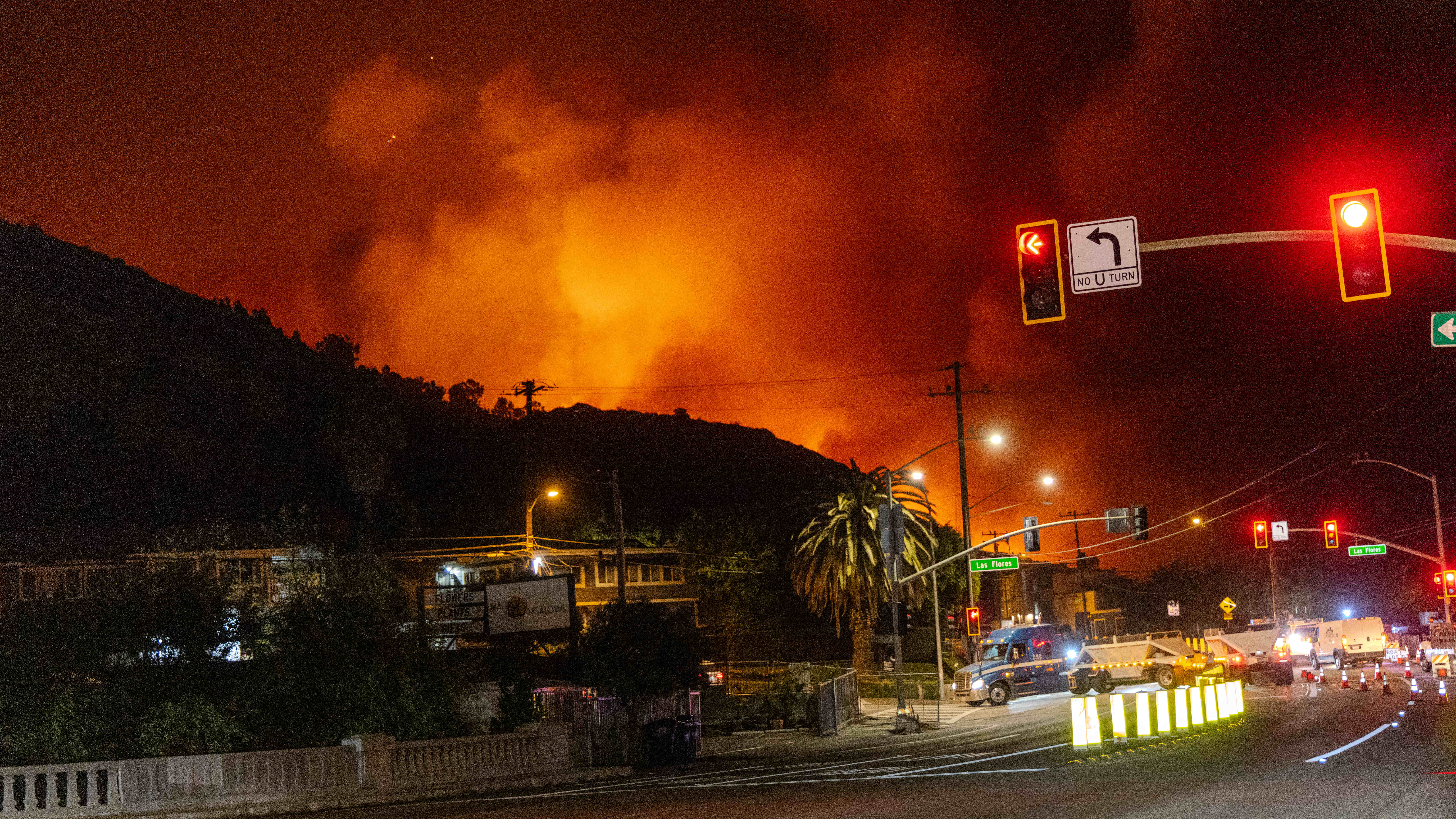 Cel puțin 10 oameni au murit în incendiile de proporții din Los Angeles: „E ca şi cum o bombă atomică ar fi fost aruncată”