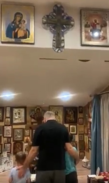 Imagini din casa în care locuiește Gabriela Firea. Unde și-a amenajat locul de rugăciune