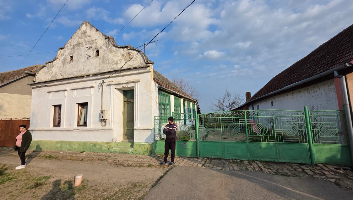 Bătrâna misterioasă care deține în acte „Peleșul” lui Gradu Cârpaci din Timișoara. Rudele spun că abia „are cât să se descurce de pe o zi pe alta”