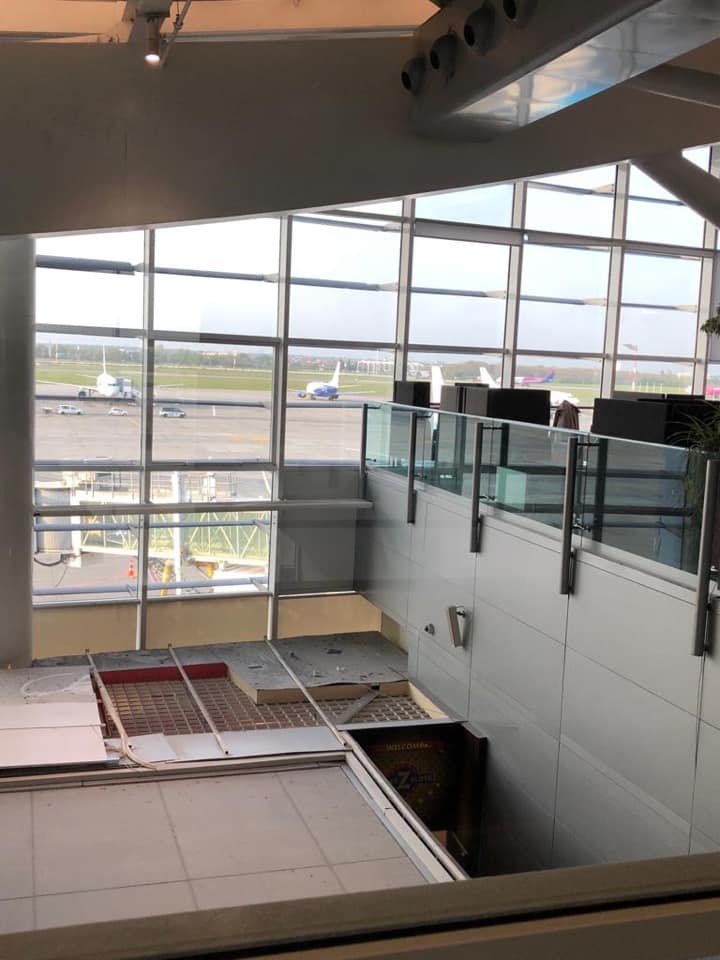 Dezastrul găsit de ministrul Transporturilor la Aeroportul Otopeni: „O mizerie de nedescris în toalete". Directorul aeroportului a fost demis