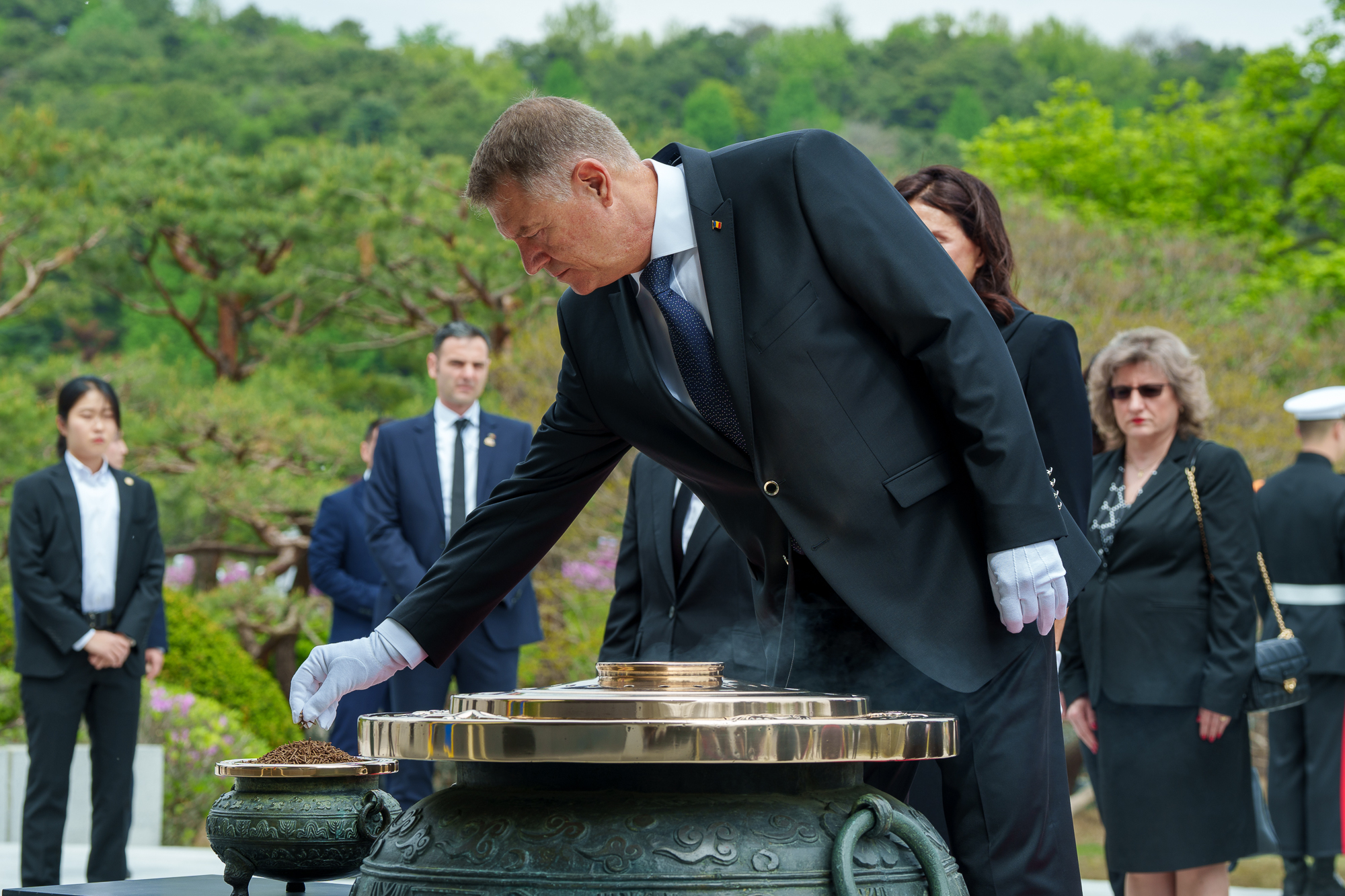 Iohannis a decolat din Sibiu către Coreea de Sud cu un avion de lux. Miniștrii din delegație au călătorit separat