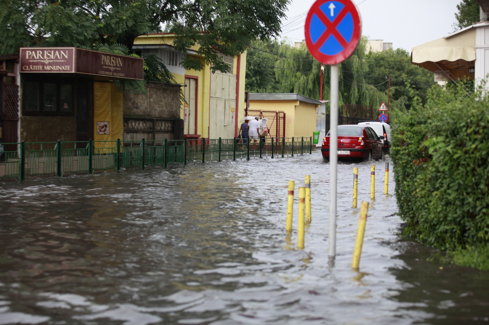 FOTO&VIDEO/ Inundații în municipiul Buzău, din cauza unei ploi torențiale care a durat o oră și jumătate