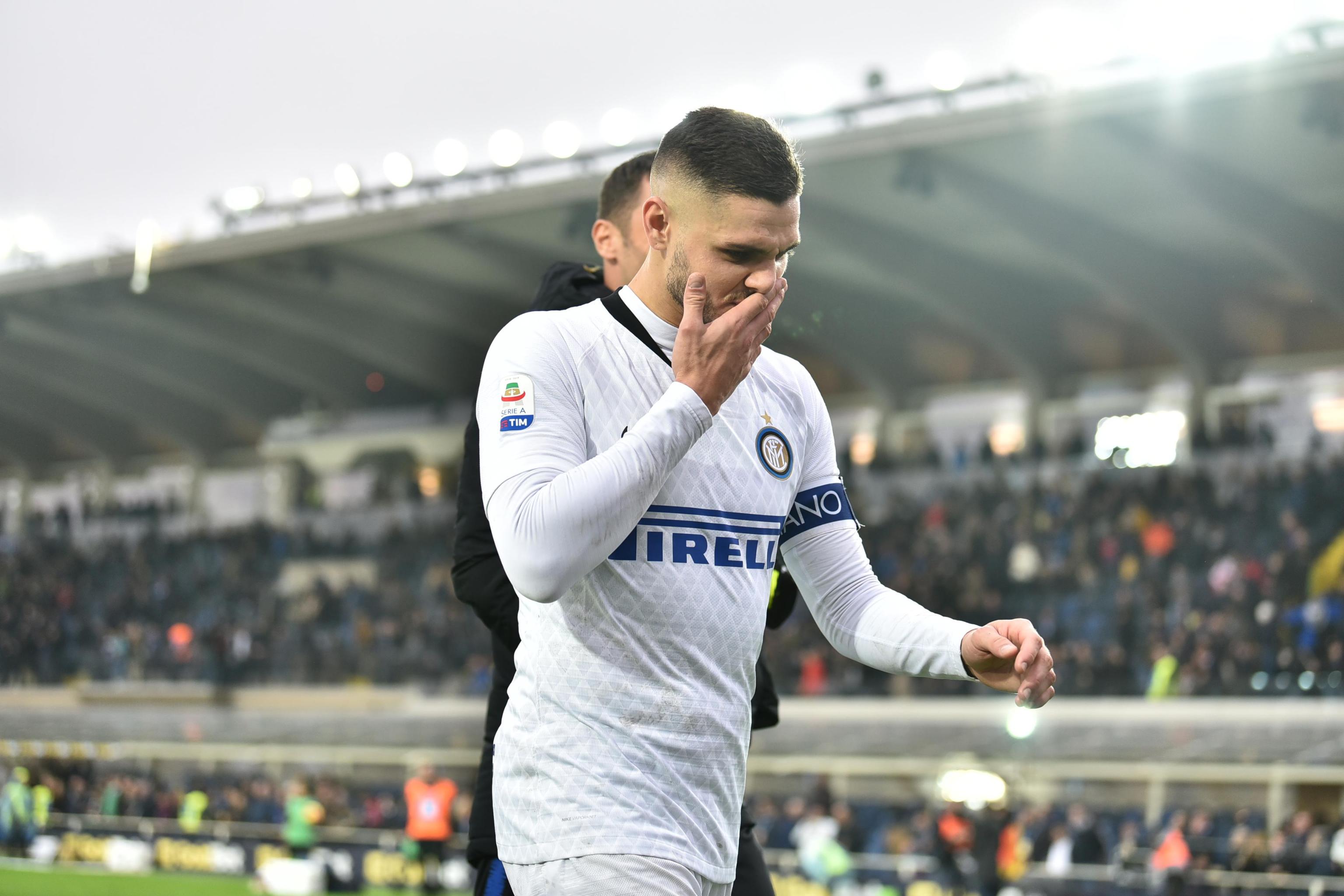 Un student român îi face ghetele lui Mauro Icardi, starul argentinian de la Inter Milano! Octavian Graure îi desenează și îi personalizează adidașii atacantului. Antonia, printre clienții săi