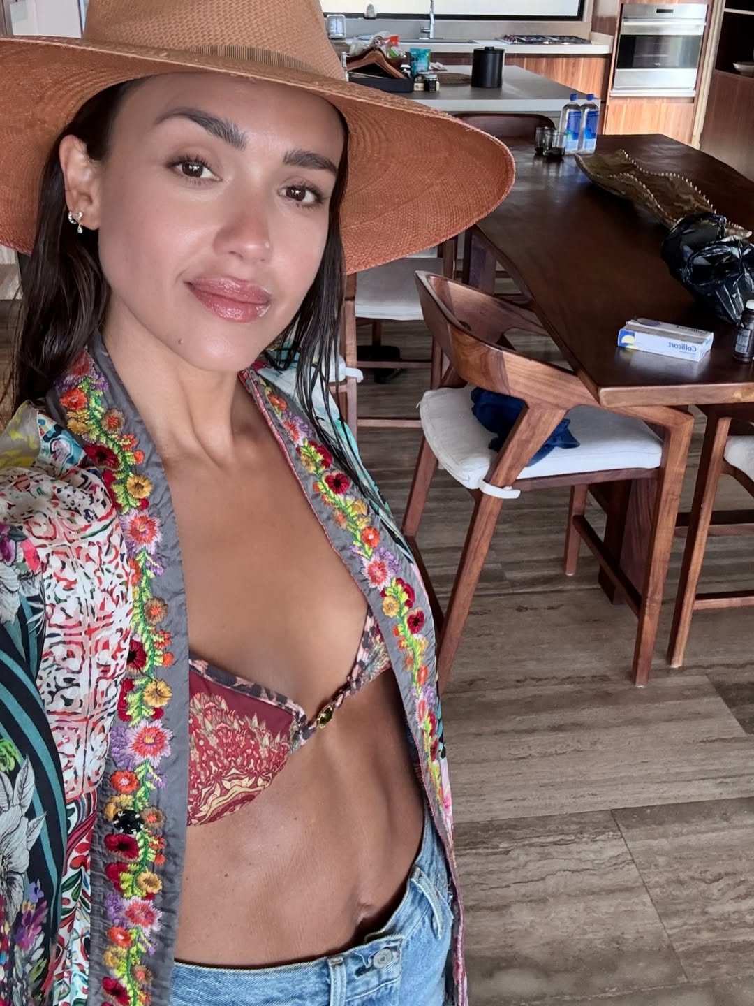Jessica Alba face senzație în costum de baie la 45 de ani. Imaginile din vacanță au devenit virale