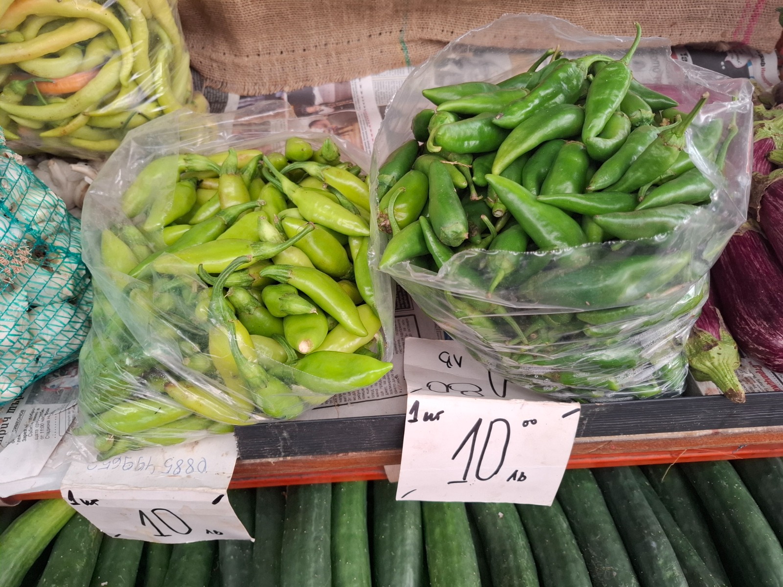 Experiment Libertatea. Cum sunt preţurile la alimente în Bulgaria faţă de România, în pieţe şi la hipermarket. Marile surprize de la raft