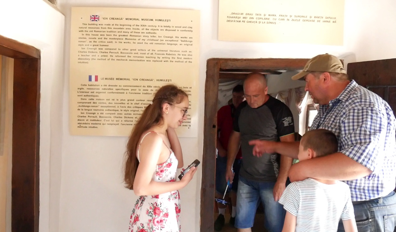 VIDEO/ Chinezii care au plâns când au vizitat bojdeuca lui Creangă din Humulești: ”Ne-am săturat să stăm la înălțimi”