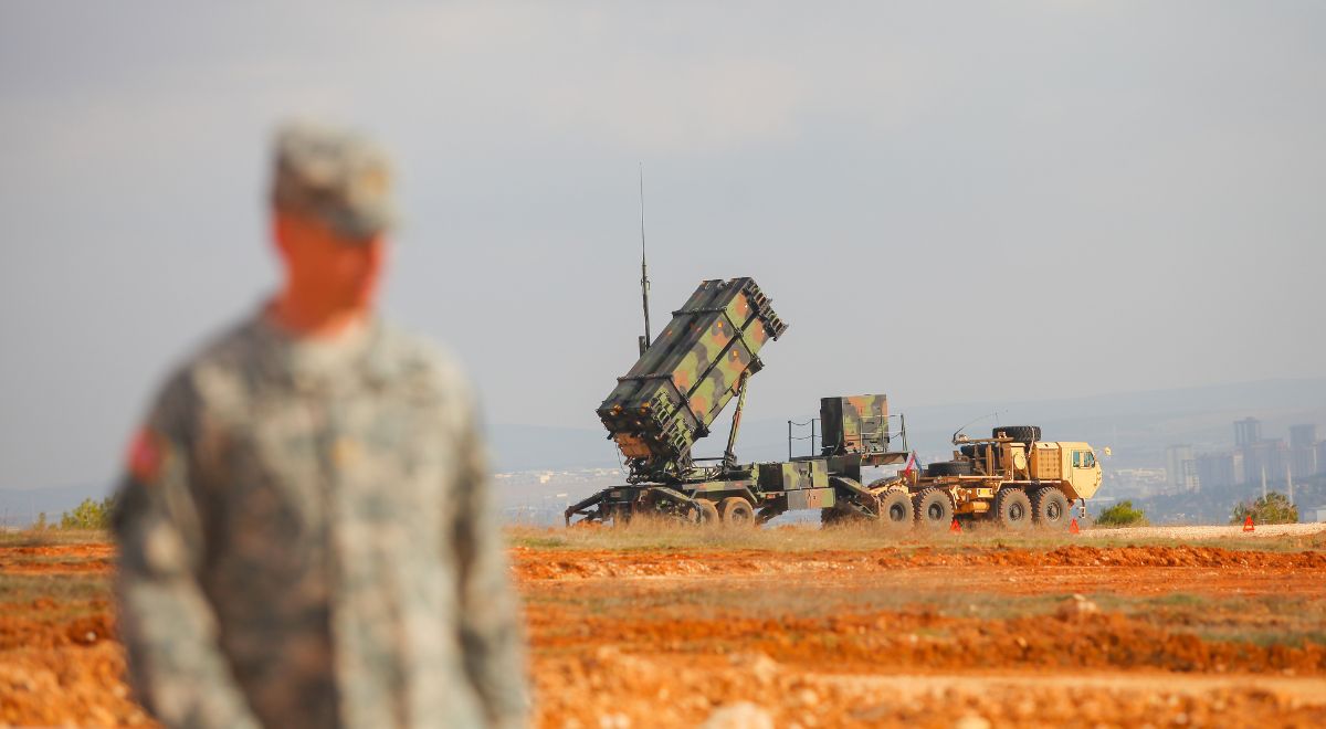 Uzbrojenia nie wystarczy na dwa fronty. Dostawy dla Ukrainy zagrożone