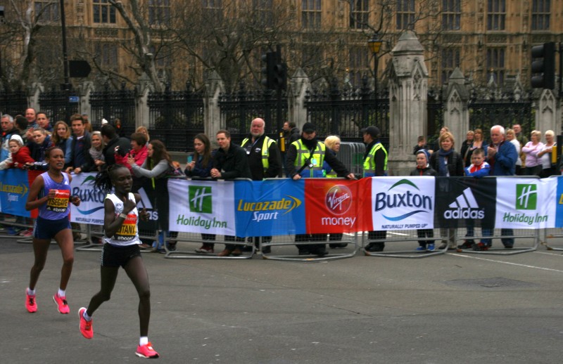 Etiopiencele și kenyenii, cei mai tari la Maratonul Londrei. Paula Radcliffe, în lacrimi / FOTO