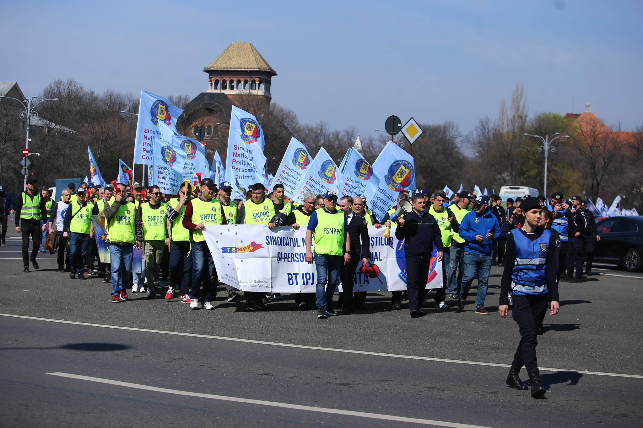 Protest al polițiștilor în fața Guvernului. Au cerut excluderea rezerviștilor din PNRR şi din pensiile speciale