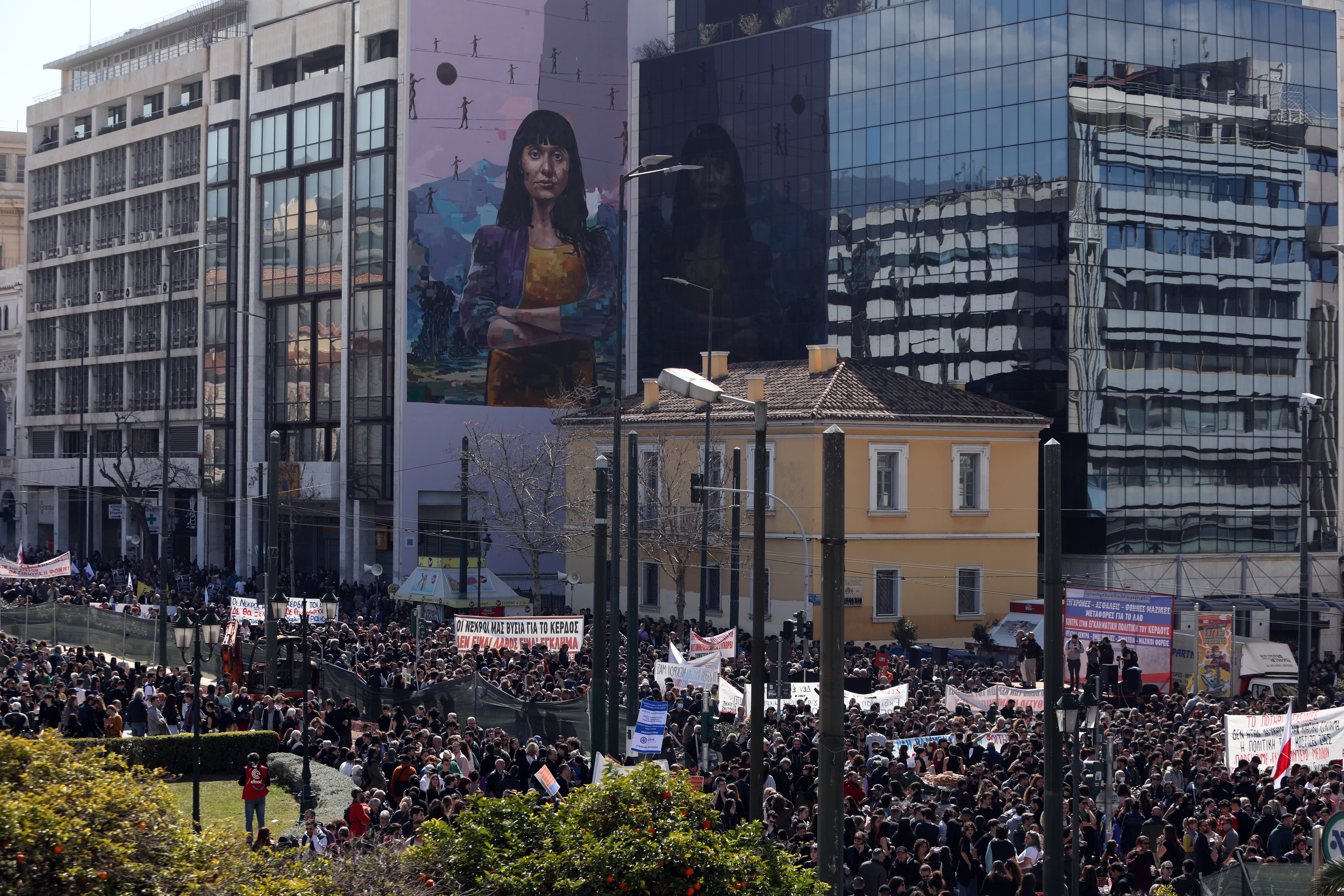 Ciocniri și incidente la protestul din centrul Atenei. Grecii continuă protestele în urma tragediei feroviare