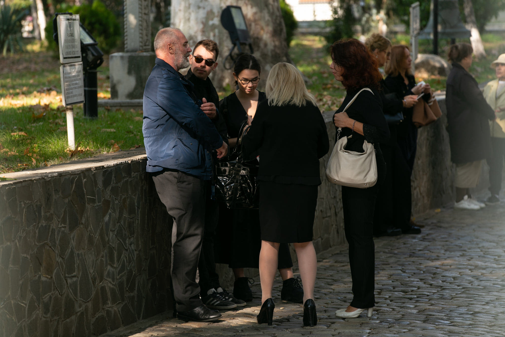 UPDATE | Tamara Buciuceanu Botez a fost înmormântată cu onoruri militare la Cimitirul Sf. Vineri din Capitală. Sute de oameni au venit să-i aducă un ultim omagiu