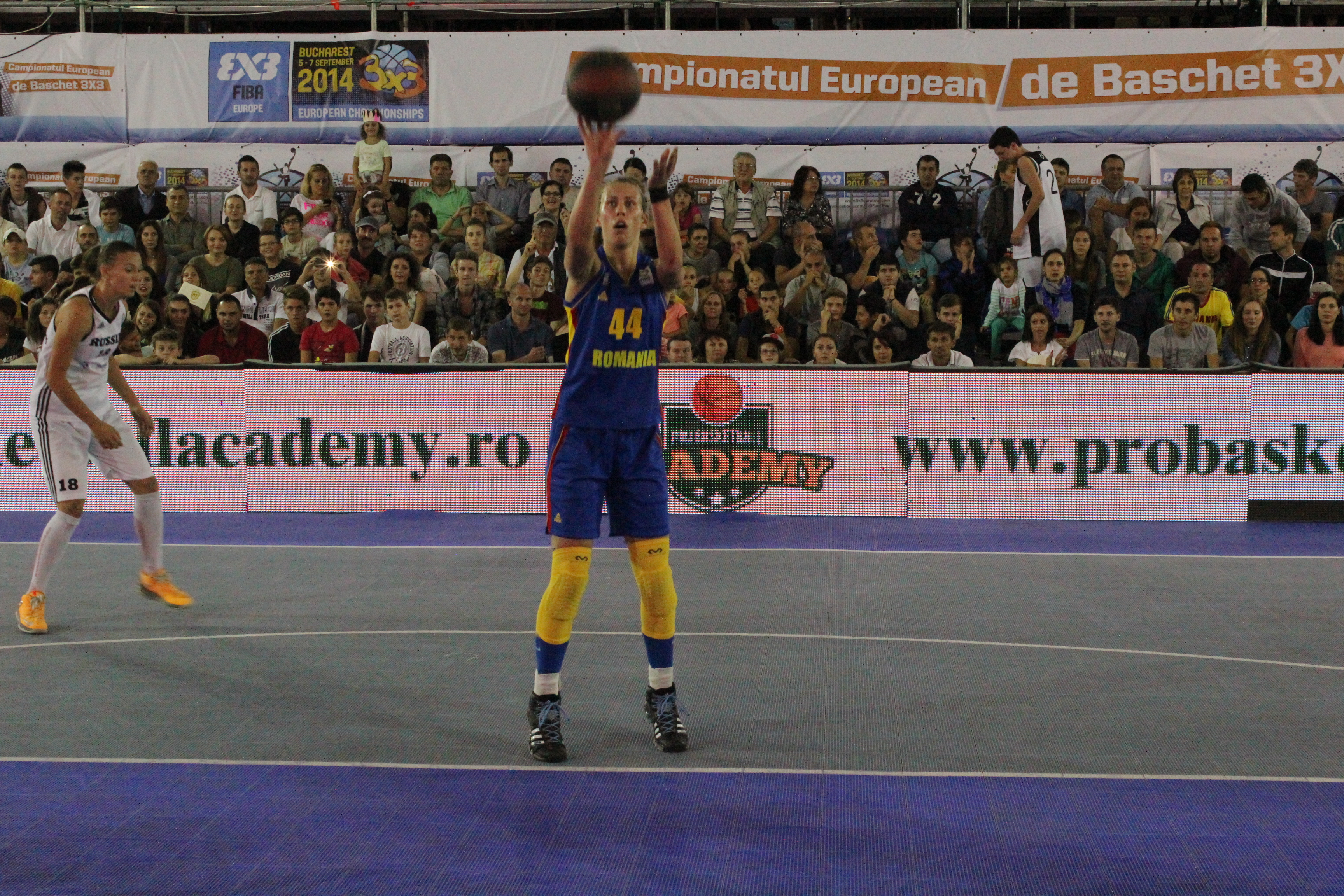 GALERIE FOTO & VIDEO / România joacă astăzi în semifinalele CE de baschet 3x3