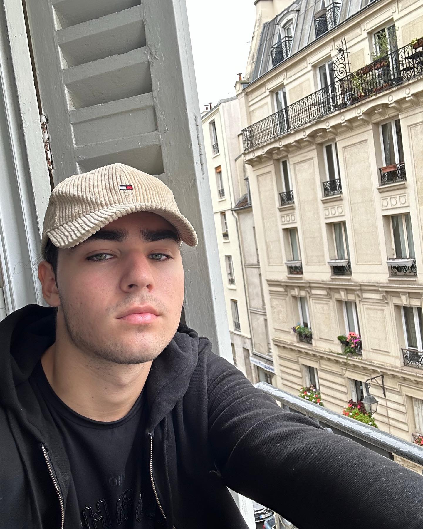 Cum a apărut Ștefan Bănică jr alături de băiatul său, de Radu Ștefan Bănică. Designerul Cătălin Botezatu i-a dat de gol