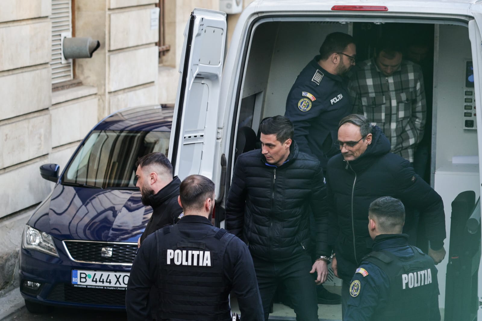 Laura Vicol și soțul Vladimir Ciorbă au plecat de la Curtea de Apel. DIICOT a cerut arestare preventivă, instanța a rămas în pronunțare