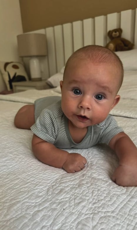 Imagini din casa în care Laurențiu Reghecampf și Corina Caciuc locuiesc alături de cei doi copii, Liam și Landon