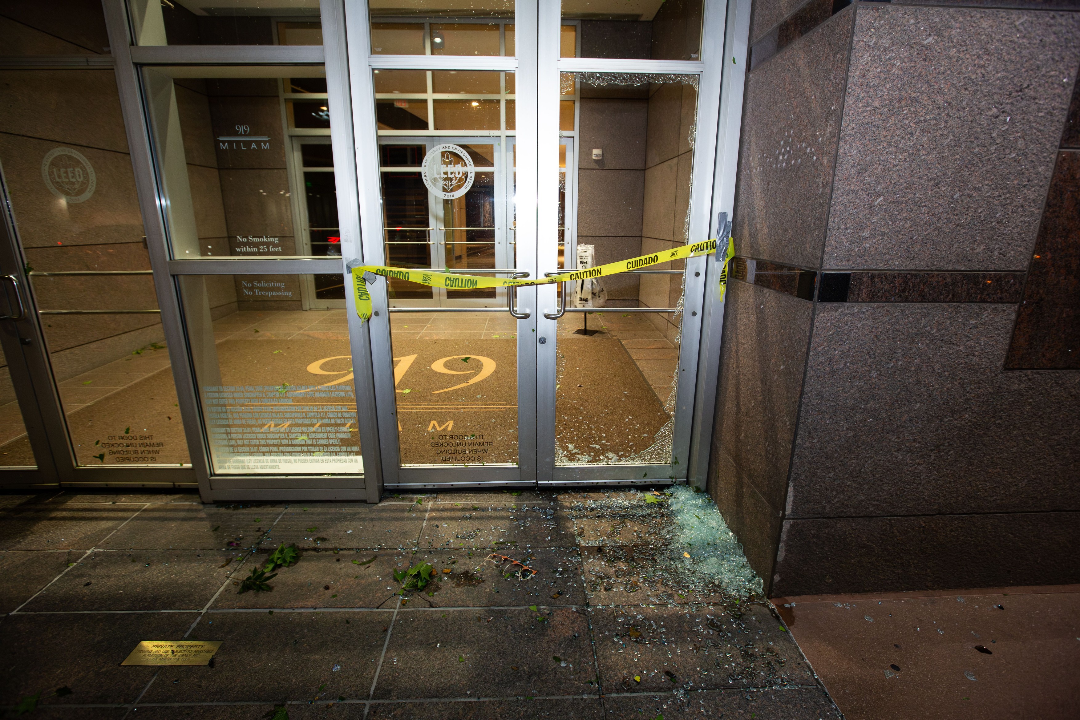 Furtunile violente au ucis 4 persoane în Houston, au avariat clădiri și au lăsat în beznă un milion de locuințe | VIDEO