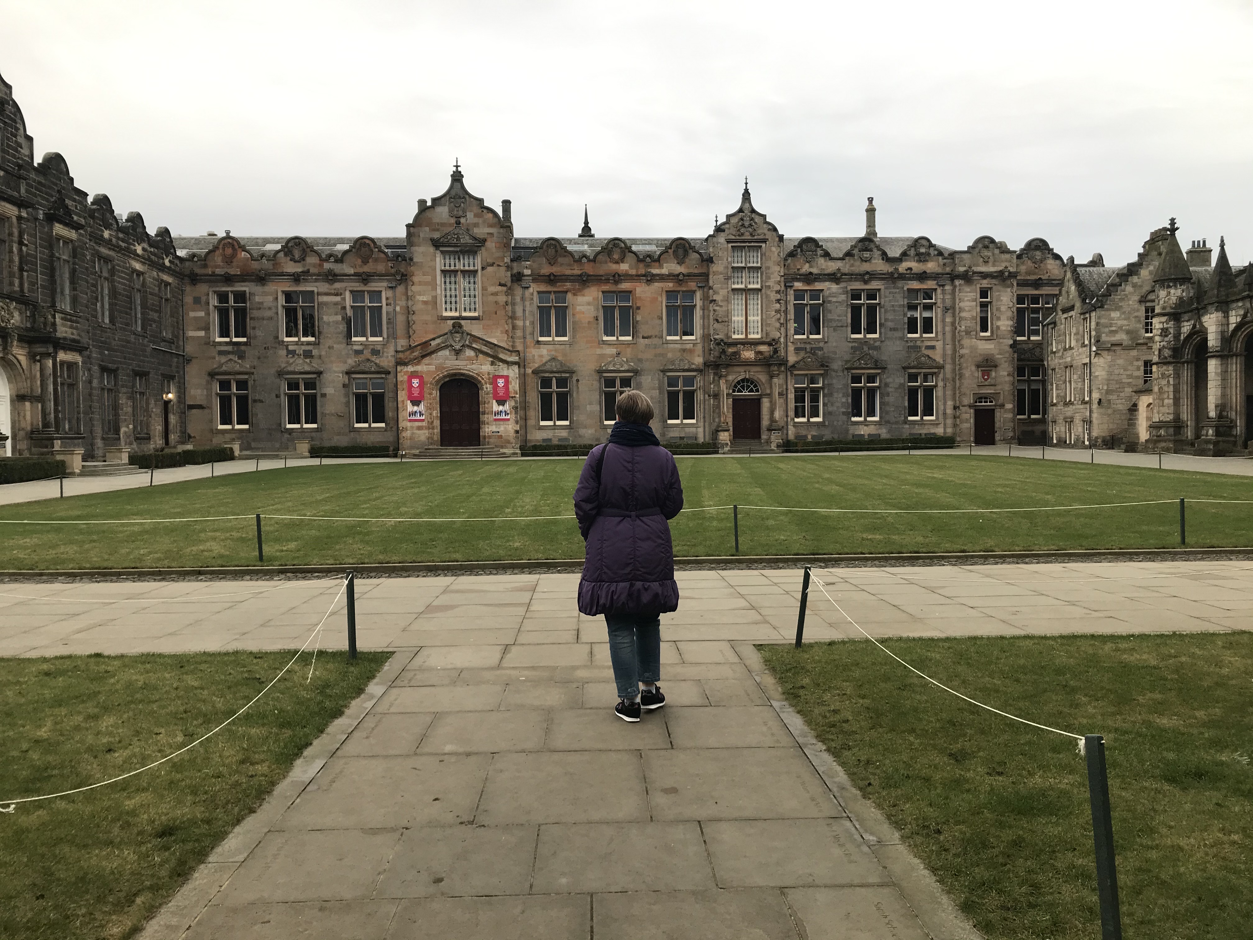 Turism și sport în Scoția. De la universitatea unde s-au îndrăgostit William și Kate, la clubul de fotbal vechi de 135 de ani, unde am găsit un fost jucător de la FC Botoșani! „Nu m-am adaptat în Moldova”