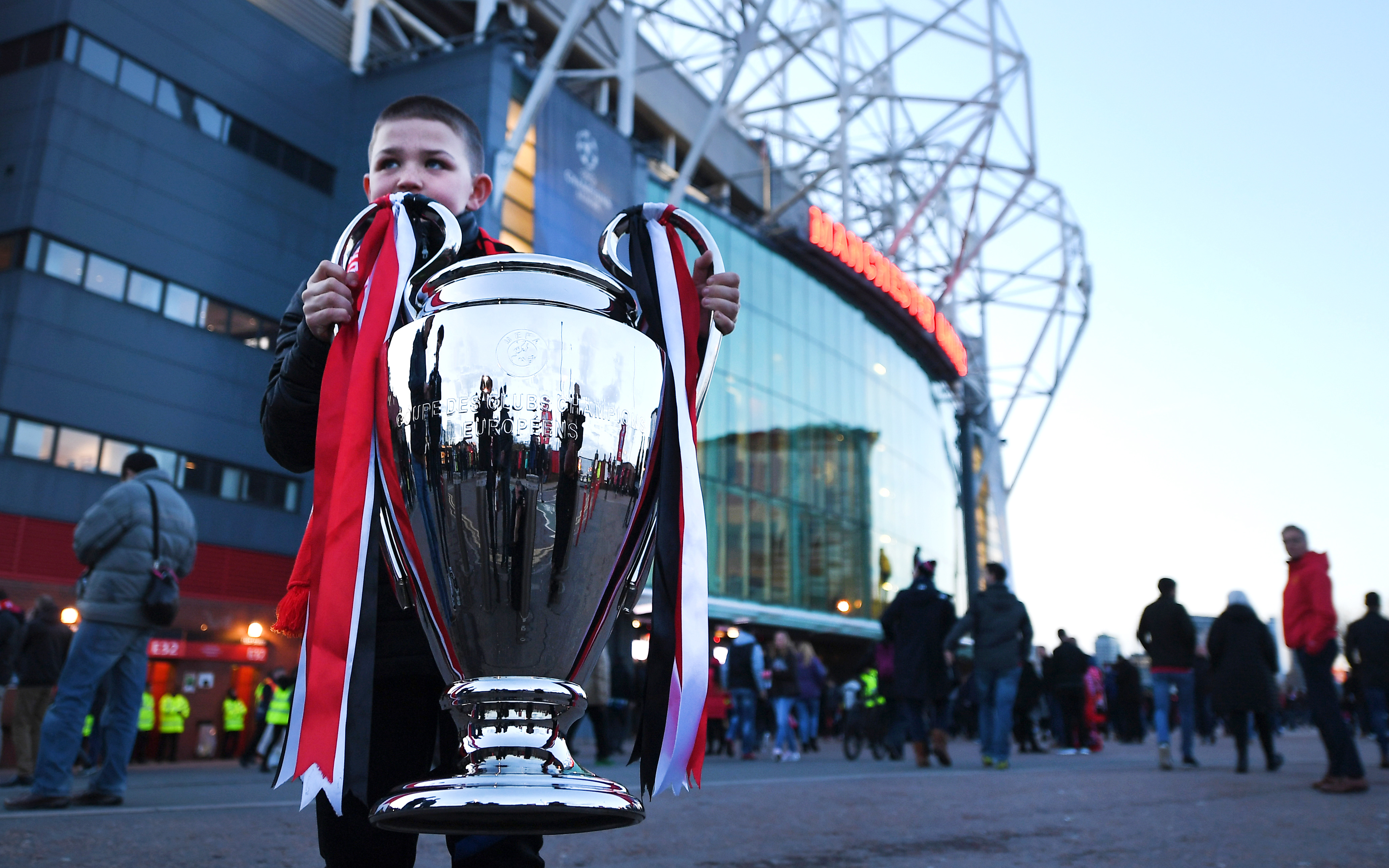 Manchester United, cel mai bogat club de fotbal din lume, eliminat din optimile Ligii Campionilor. Reacția lui Mou | GALERIE FOTO