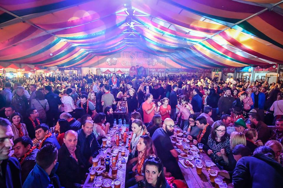 S-a dat cep la CibinFest 2016! 1.000 de butoaie de bere, concerte și mâncăruri alese sunt pregătite pentru participanți FOTO&VIDEO