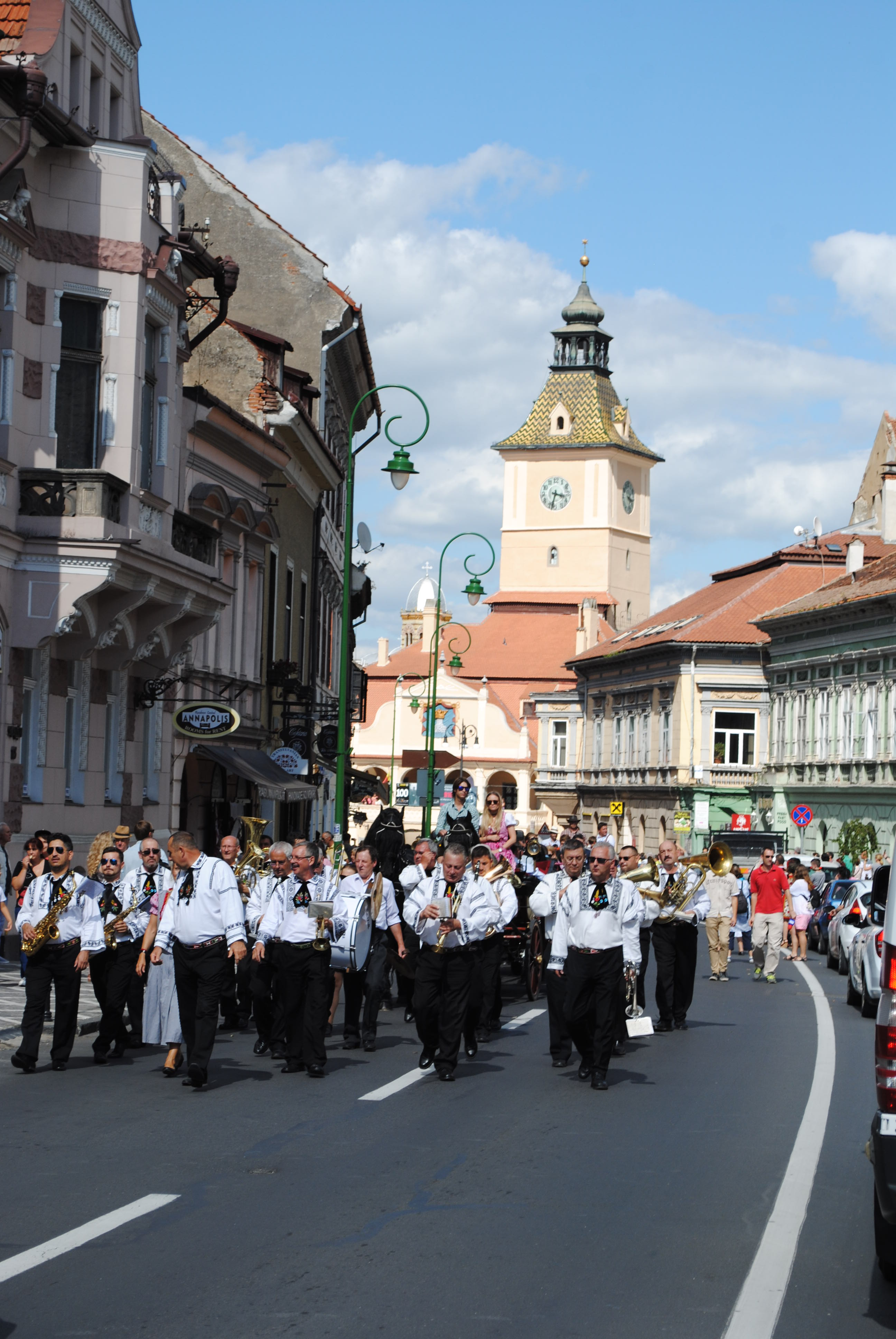Oktoberfest Brașov, bere cu doar 4,5 lei și concurs de Miss