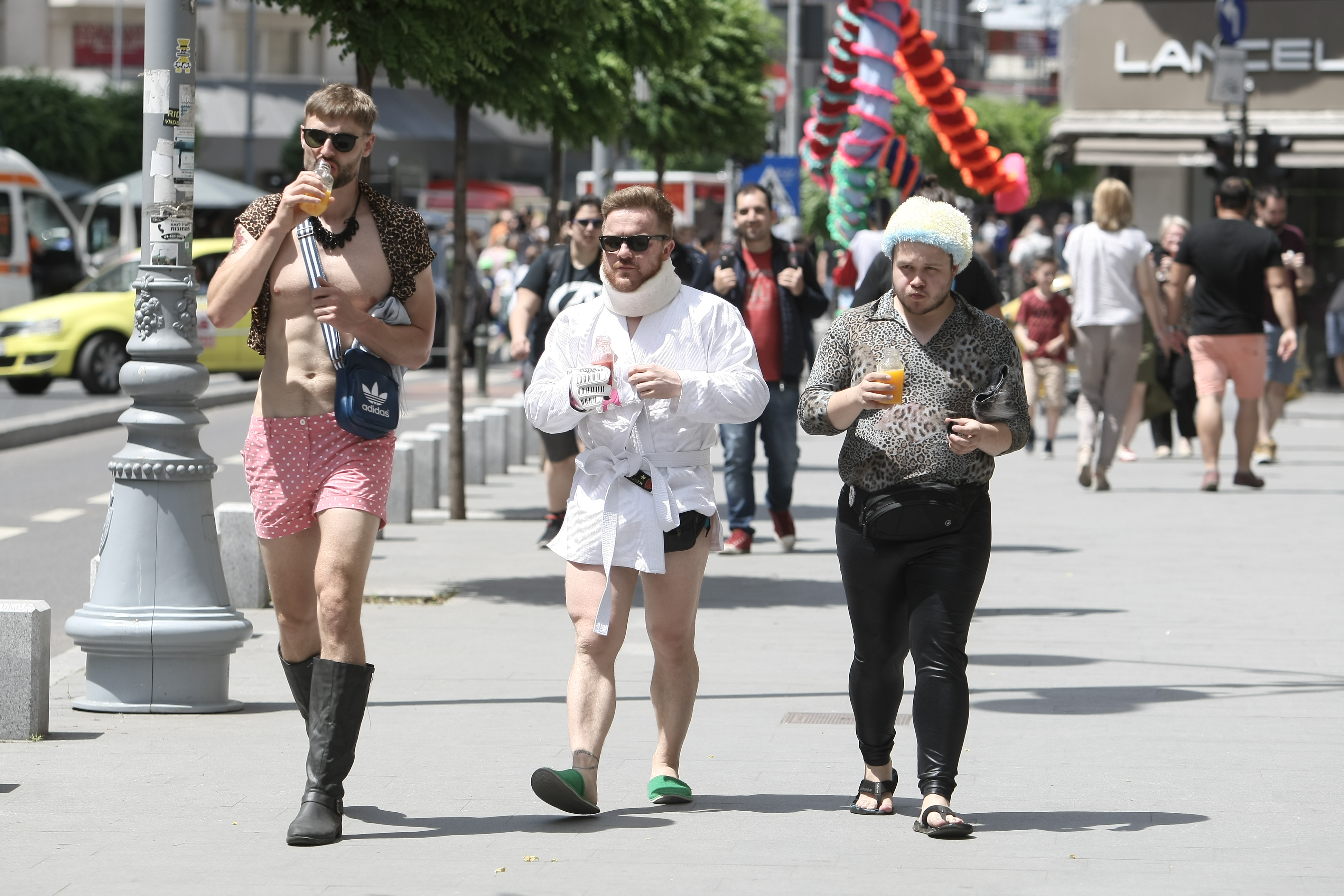 Distracție în minivacanță în București. Calea Victoriei este pietonală. Parcurile și piscinele sunt principalele atracții
