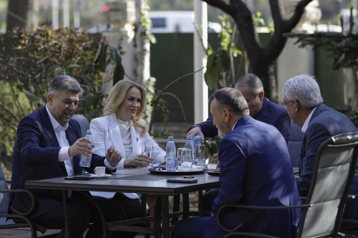 Sediul alianței PSD-PNL, în clădirea de lângă Arcul de Triumf, folosit de USL. Lista pentru europarlamentare, depusă la BEC