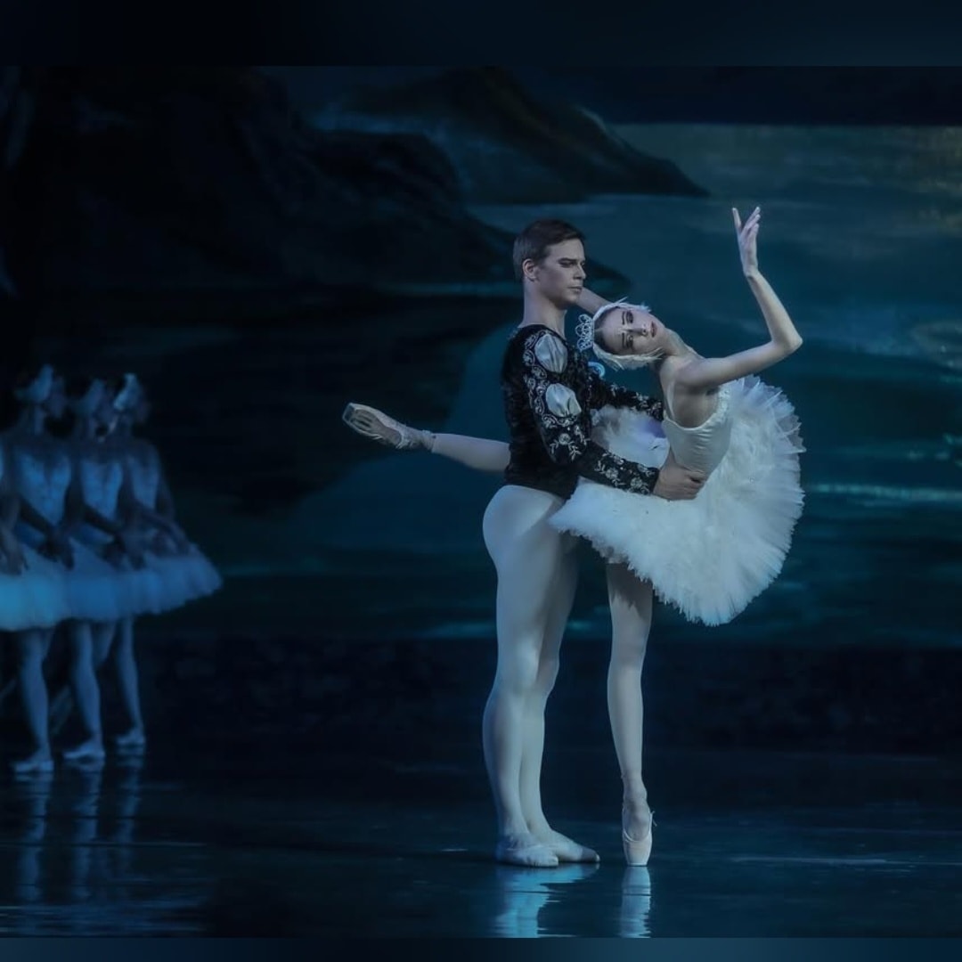 Balerina Ganna Muromtseva, în premieră la București, în „Lacul lebedelor”, la Sala Palatului