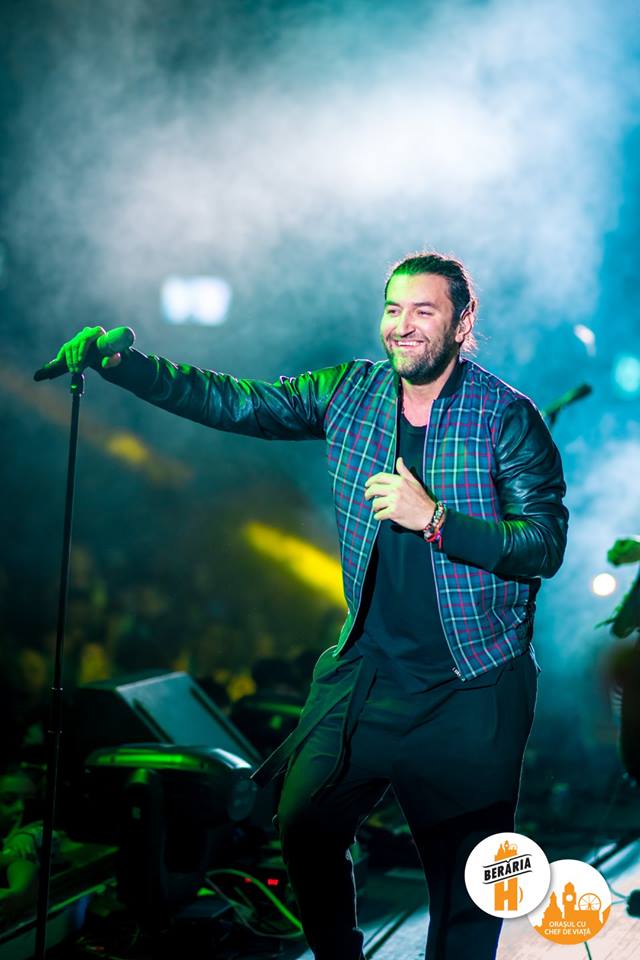 Cum a fost surprinsă Gina Pistol la un concert de-al lui Smiley. Îl susține din public | FOTO