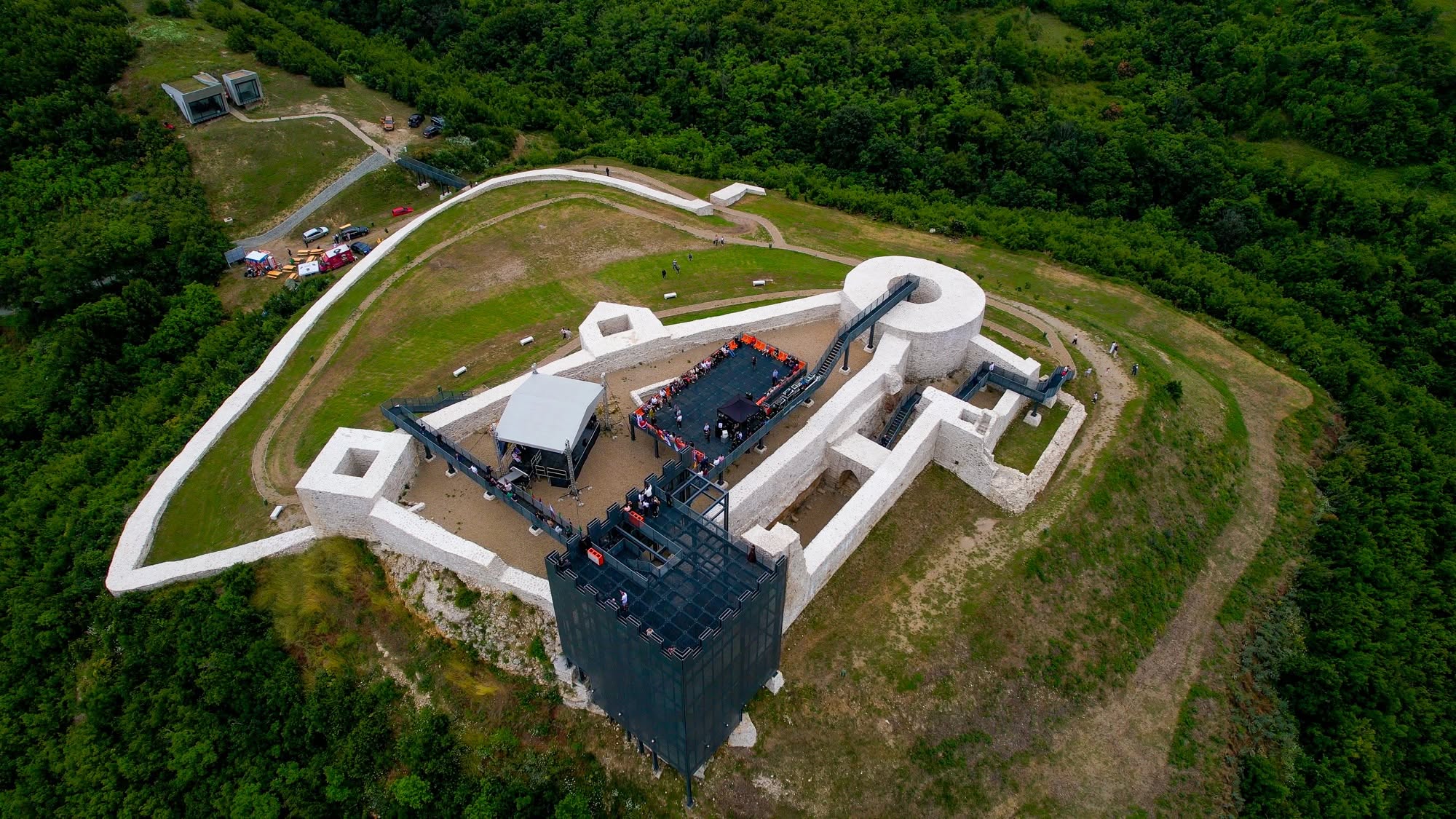 Cetatea Ladislau din Caraș-Severin, restaurată cu 5 milioane de euro. Donjonul de la Coronini a fost ridicat în Evul Mediu