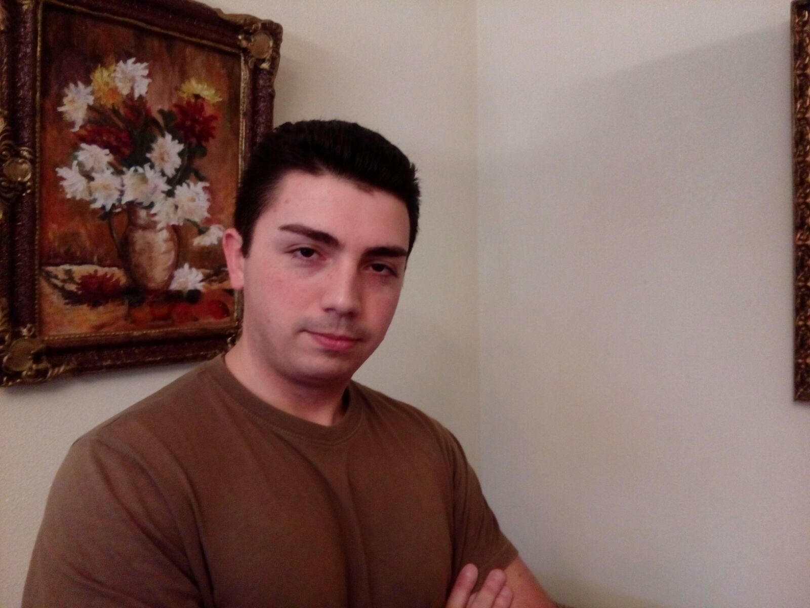 REPORTAJ: Un tânăr gălățean luptă să reconstituie istoria pe viu. Echipamente vechi prind viață în micul său apartament/ FOTO&VIDEO