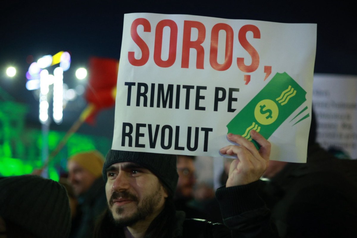 Nou protest în Piața Victoriei din București. Câteva mii de oameni au cerut demisia șefei Curții Supreme, Lia Savonea, pentru neregulile din justiție, în a patra zi consecutivă