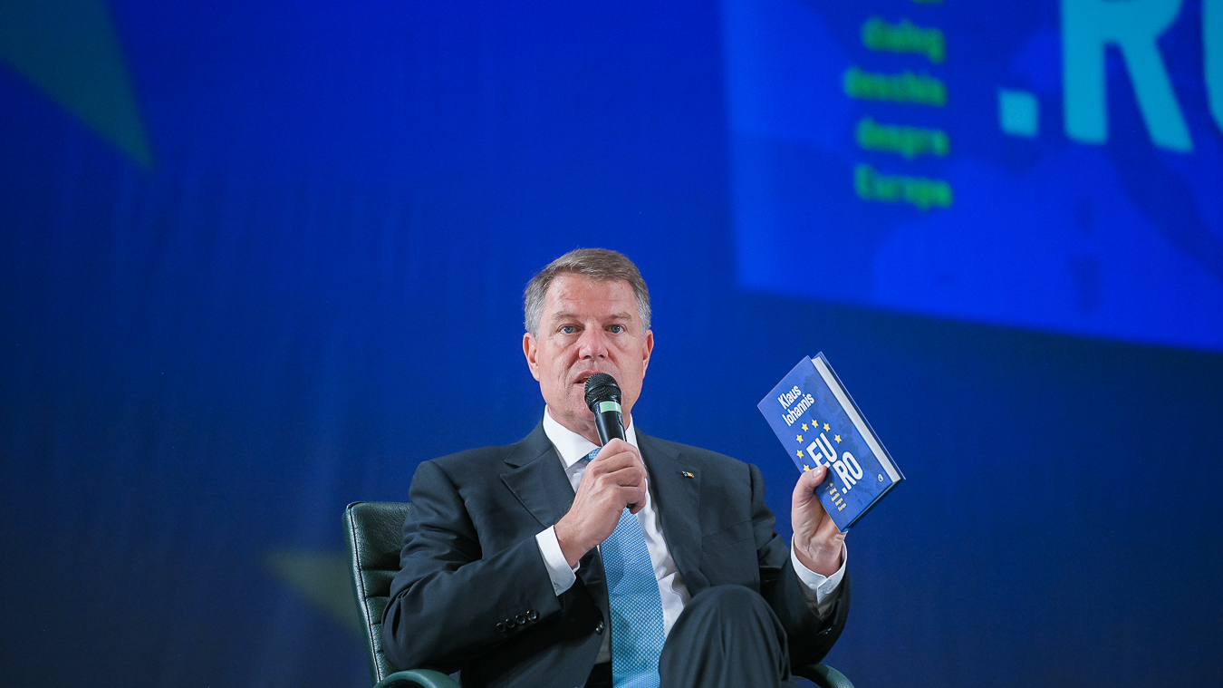 FOTO | Iohannis, un nou atac la PSD, de la Ploieşti: „În loc să se preocupe de problemele țării, a avut în cap doar să rezolve dosarele hoților cocoțați în vârful statului”