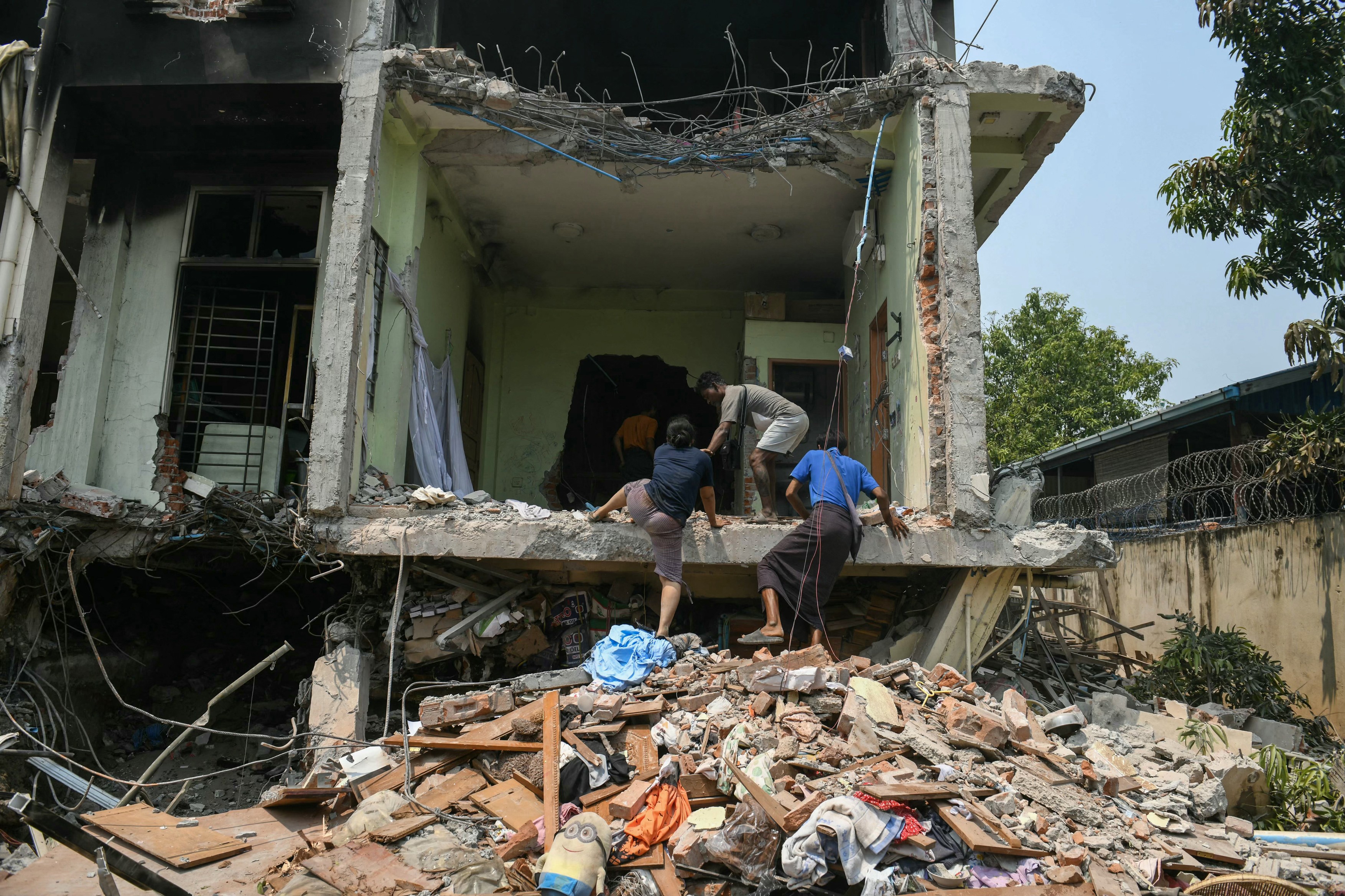 Cel puțin 1.002 morți și 2.376 de răniți în urma cutremurului devastator din Myanmar I VIDEO 