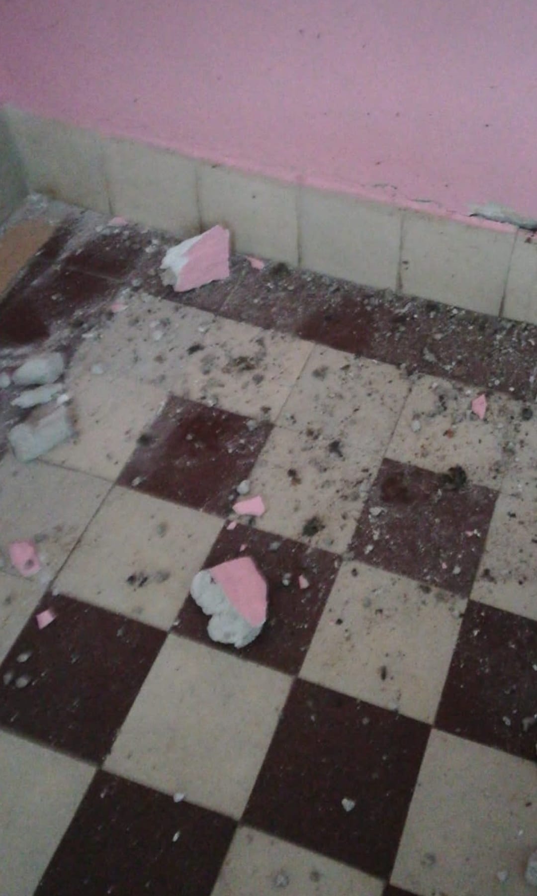 Imagini de la cutremurul din Arad. Case și mașini avariate, în urma seismului de 5,2 grade. VIDEO