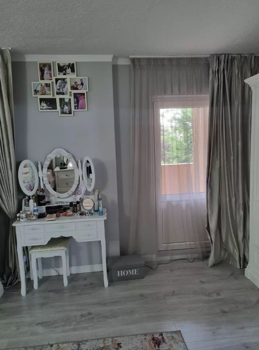Imagini cu casa în care locuiește Oana Roman cu fiica ei. Vila a costat 160.000 de euro și o scosese la vânzare cu jumătate de milion de euro